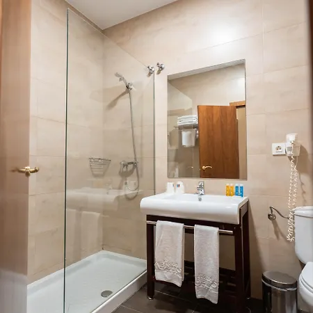 Abetos Del Maestre Escuela Hotel Córdoba