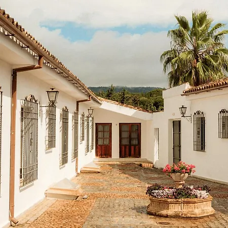 Abetos Del Maestre Escuela Hotel Córdoba